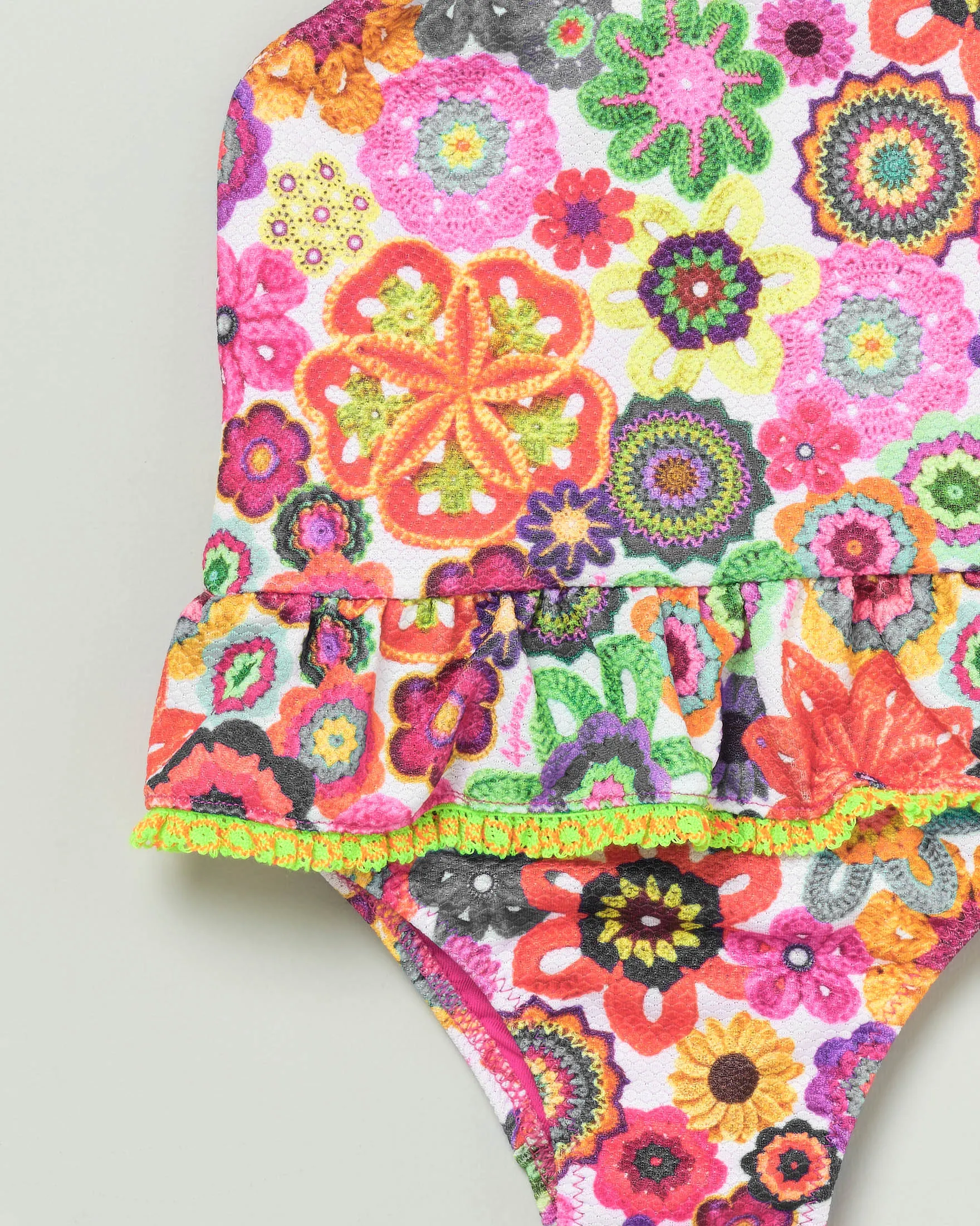 Costume intero in tessuto stretch a fantasia crochet multicolor con volant 12-36 mesi